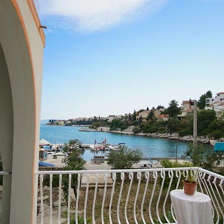 Apartmani Laura Трогир Екстериор снимка