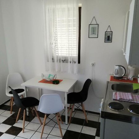Apartmani Laura Трогир Екстериор снимка