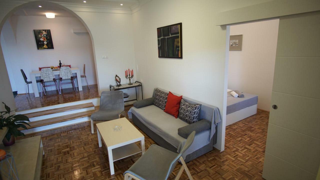 Apartmani Laura Трогир Екстериор снимка