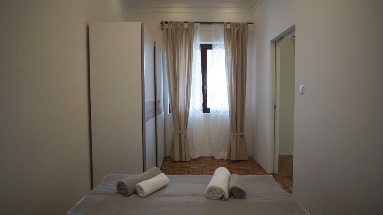 Apartmani Laura Трогир Екстериор снимка