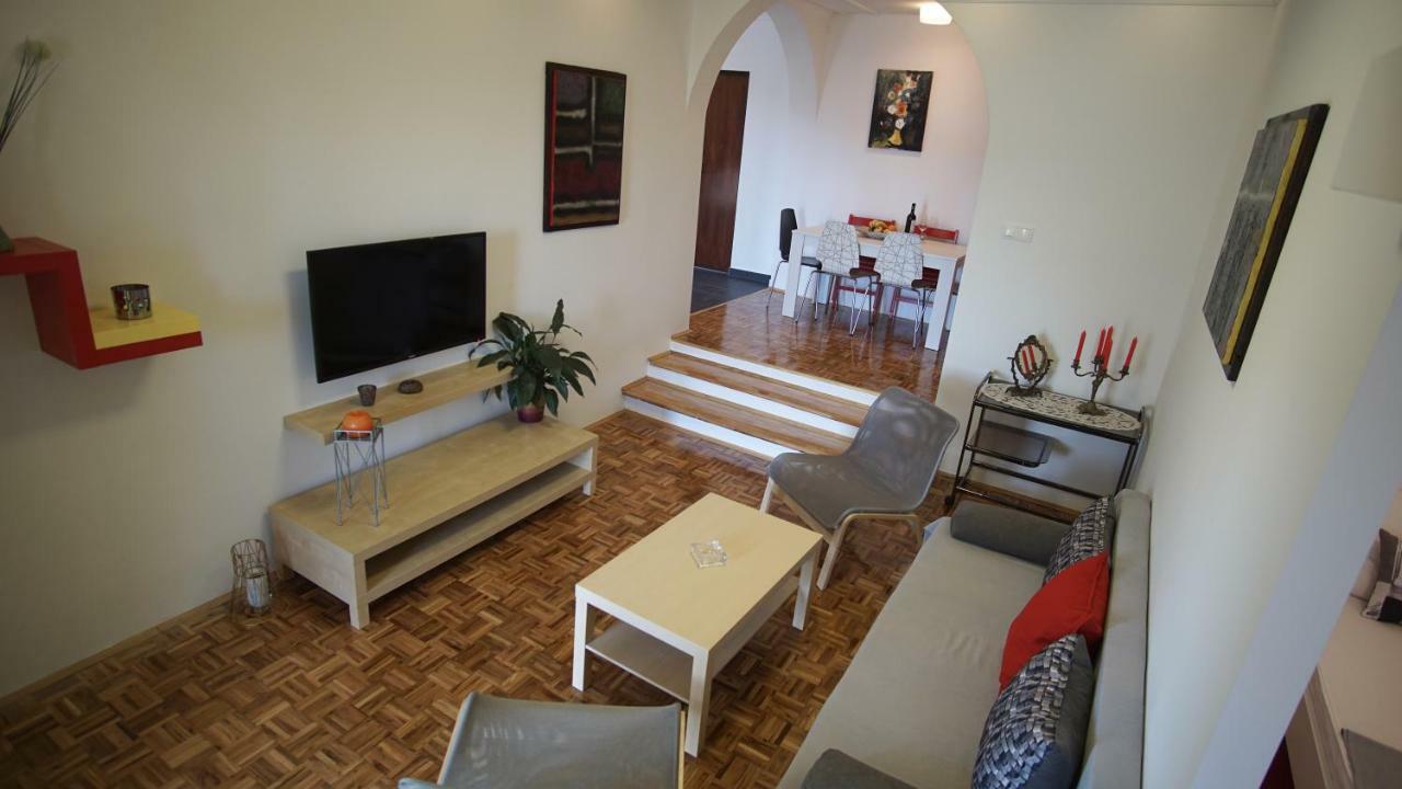 Apartmani Laura Трогир Екстериор снимка