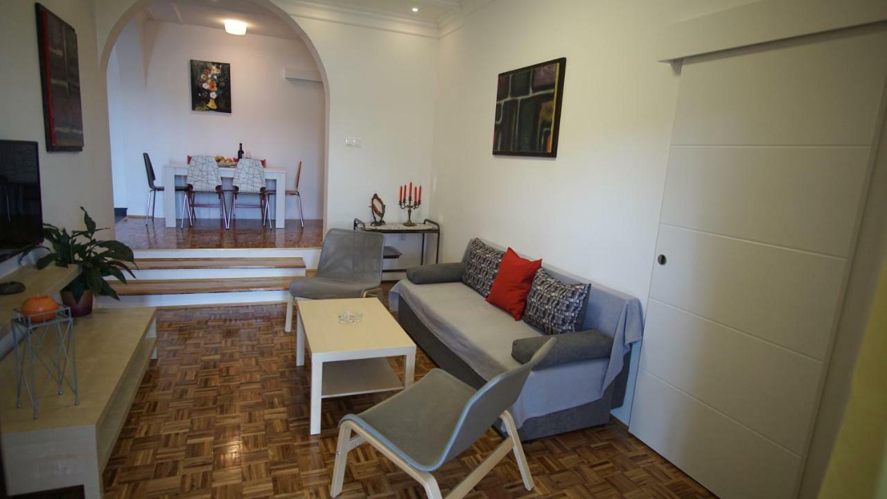 Apartmani Laura Трогир Екстериор снимка