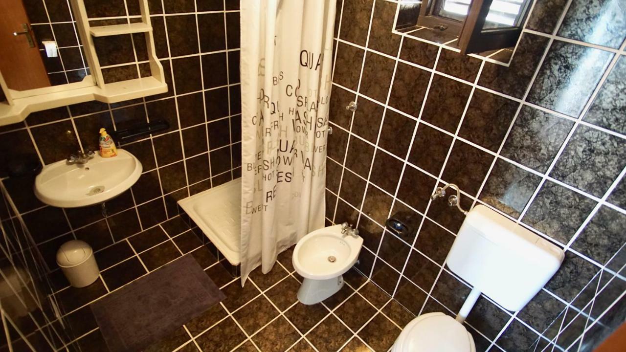 Apartmani Laura Трогир Екстериор снимка