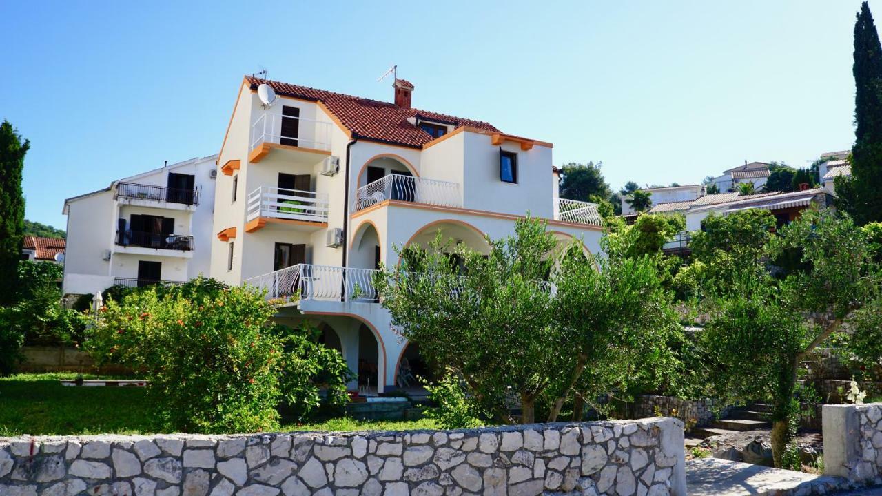 Apartmani Laura Трогир Екстериор снимка