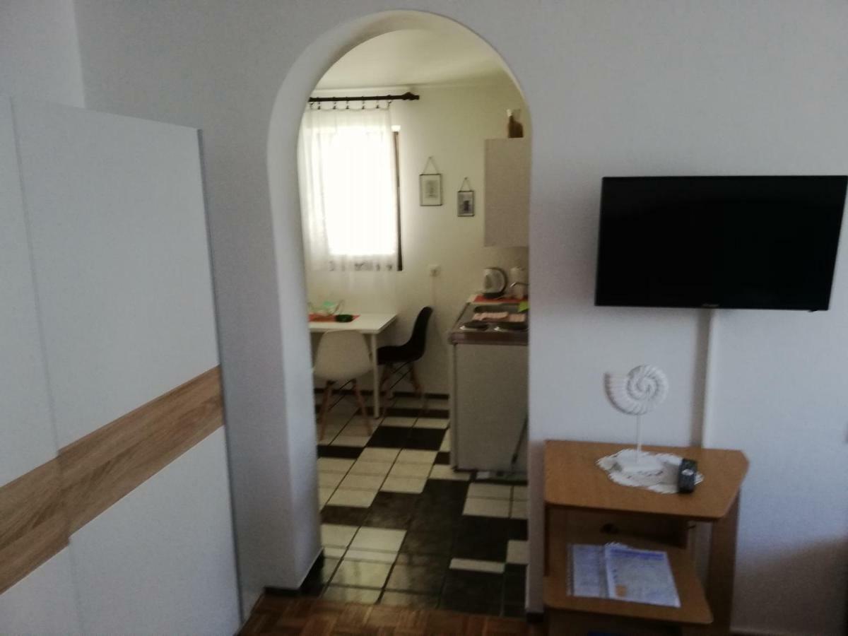 Apartmani Laura Трогир Екстериор снимка