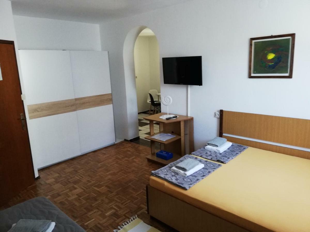 Apartmani Laura Трогир Екстериор снимка