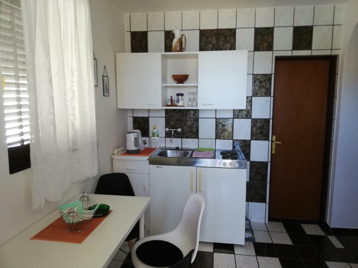Apartmani Laura Трогир Екстериор снимка