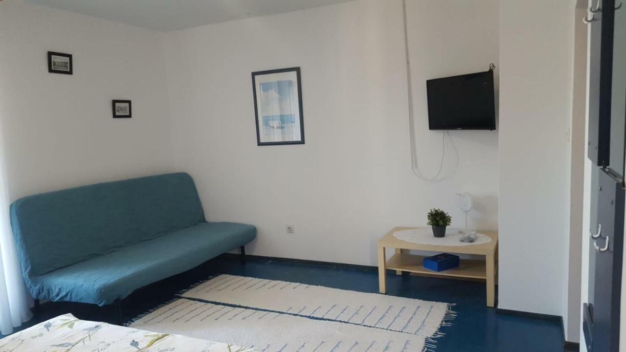 Apartmani Laura Трогир Екстериор снимка