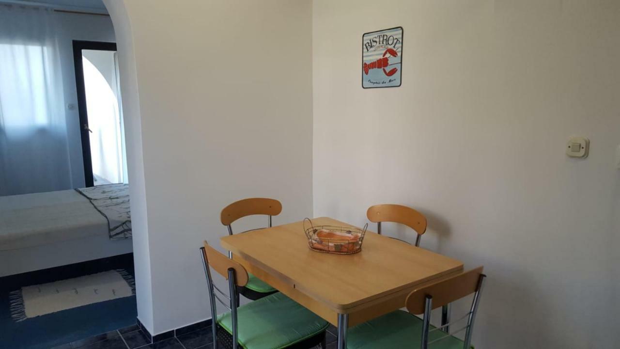 Apartmani Laura Трогир Екстериор снимка