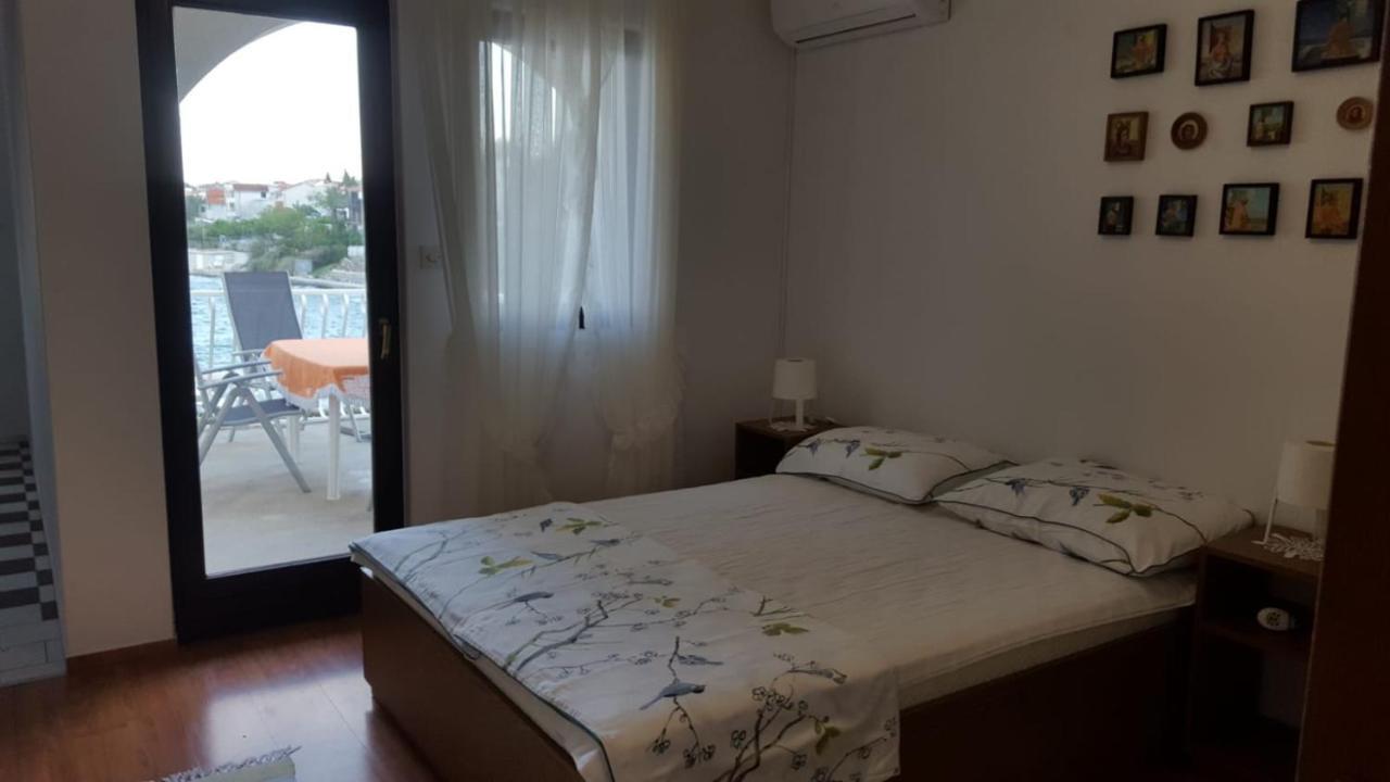 Apartmani Laura Трогир Екстериор снимка