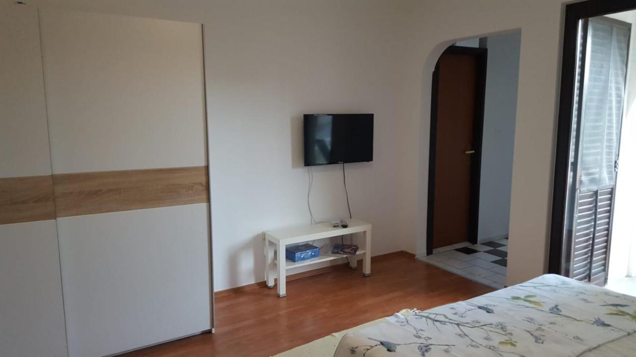 Apartmani Laura Трогир Екстериор снимка
