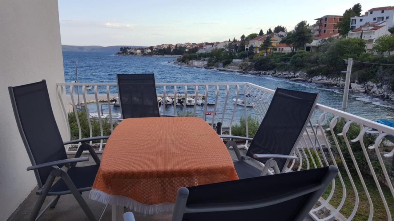 Apartmani Laura Трогир Екстериор снимка
